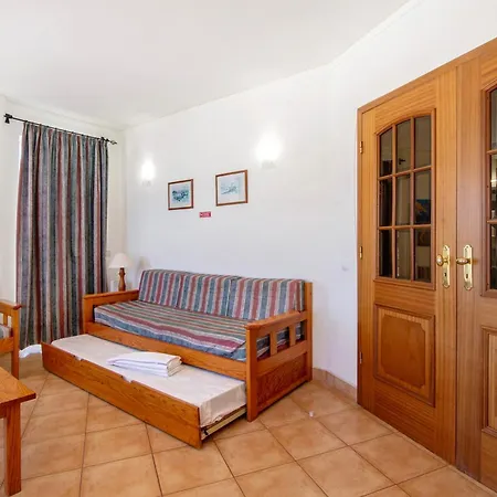 Camoes 13f, Com Piscina Apartament