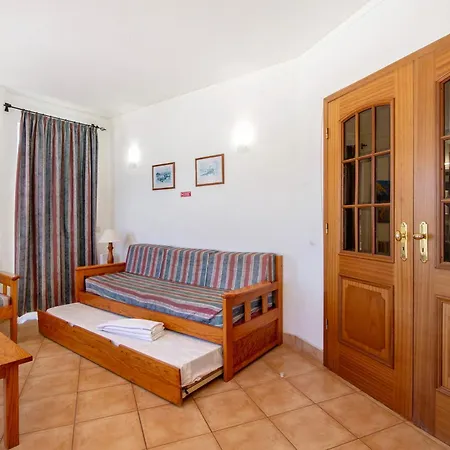 Camoes 13F, Com Piscina